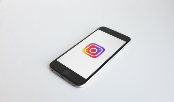     Instagram   API:  