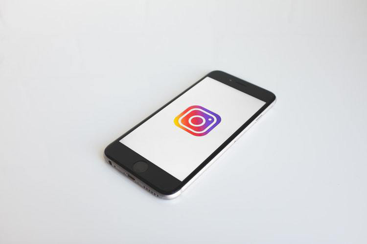 тестирование отдельной вкладки для тегов в Instagram