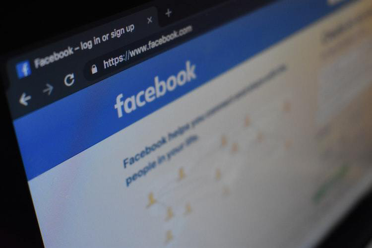 в Facebook появилась возможность удалять сообщения из чатов
