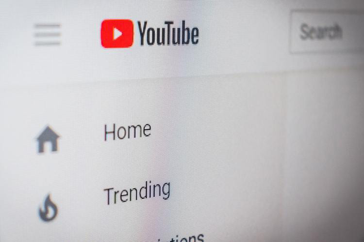 в YouTube смягчены наказания за нарушения правил