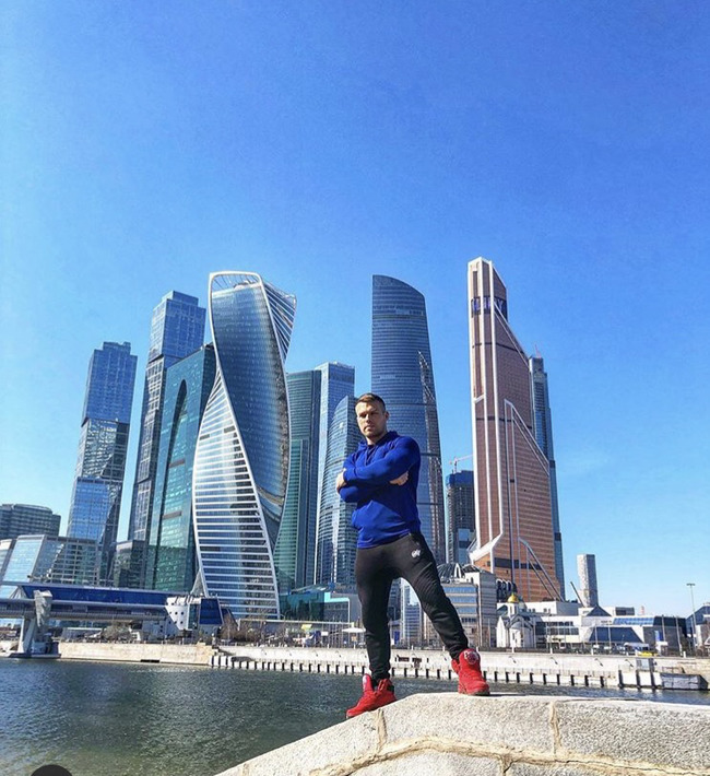Блоггер Андрей Петров Блоггер Андрей Петров