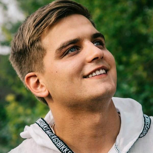 Блогер Максим Исаев Блогер Максим Исаев