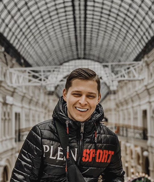 Блогер Алексей Тихонов Блогер Алексей Тихонов