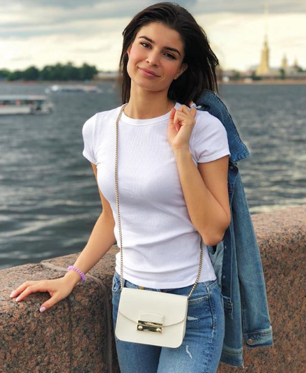 Блогер Яна Ханикерян Блогер Яна Ханикерян