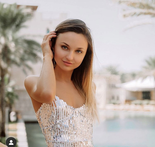 Блогер Анна Бушуева Блогер Анна Бушуева