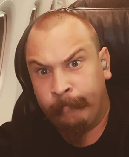 Блогер Денис Михайлик Блогер Денис Михайлик