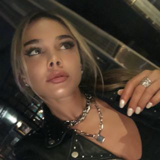 Блогер emililioness Блогер emililioness