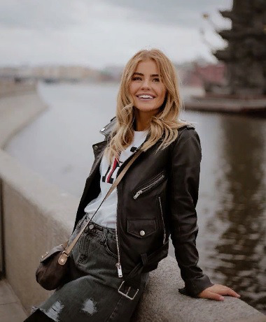 Блогер Леля Баранова