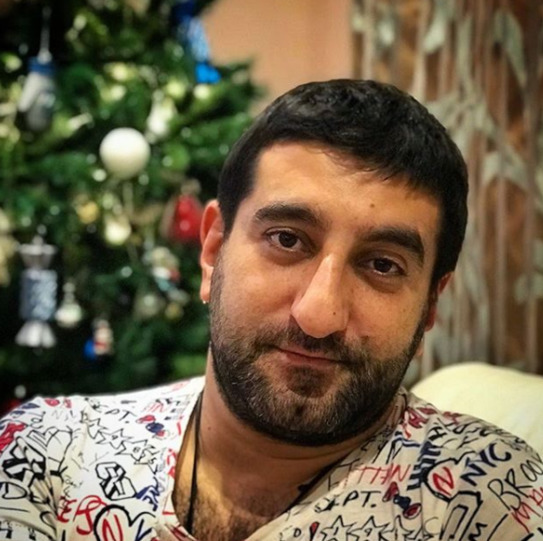 Блогер Serhio Davis Блогер Serhio Davis