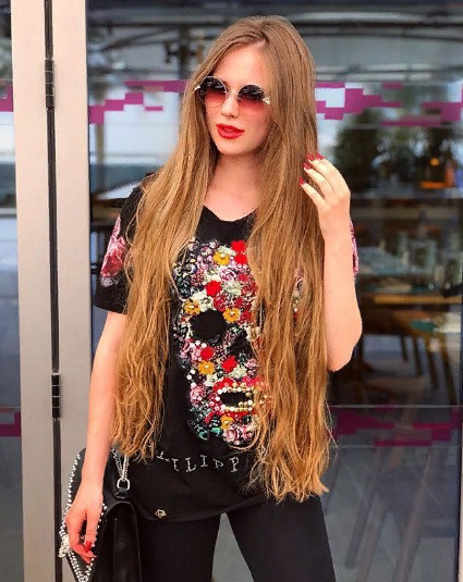Блогер Annety Versange Блогер Annety Versange