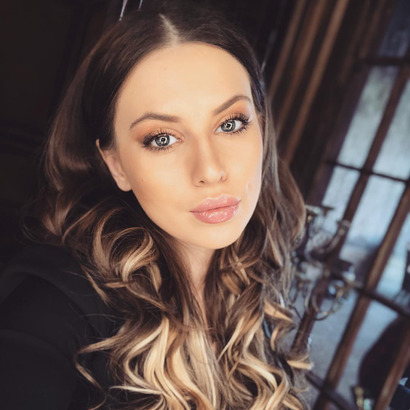 Блогер Саша Артемова